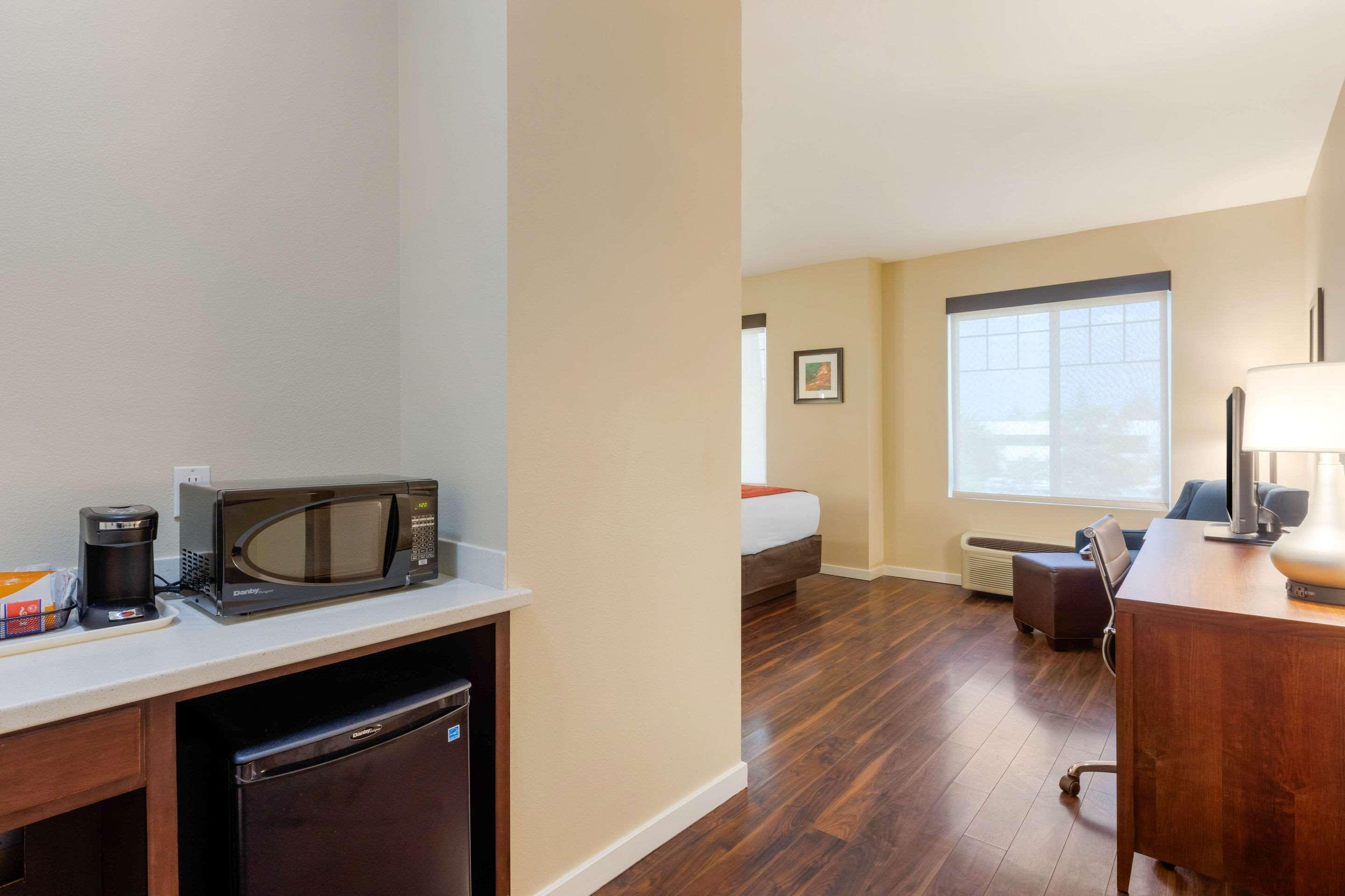 Comfort Inn & Suites Near Ontario Airport Extérieur photo